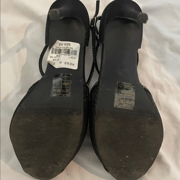 Woman’s size 7 stiletto - Picture 3 of 5